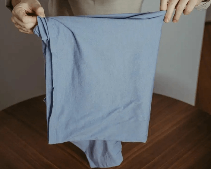 Folding T shirts Compactly with Quick Unpacking